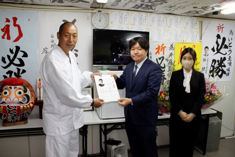 ���Ƃ��\���́A�����N����b��蓖�I�̂��j�����󂯂܂����B