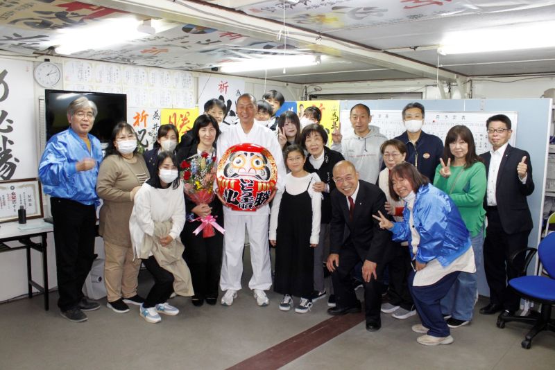 ���Ƃ��\���́A�Ƒ��ƑI���X�^�b�t�Ɏx�����킢�������Ƃ��ł��܂����B